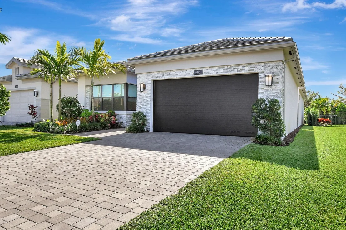 Photo of 9375 Mountain Pine Grove