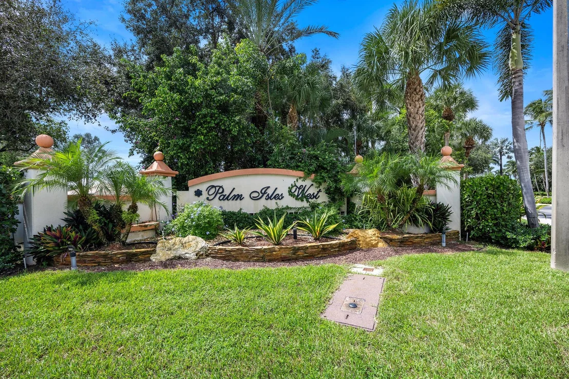Photo of 9615 Crescent View Drive N