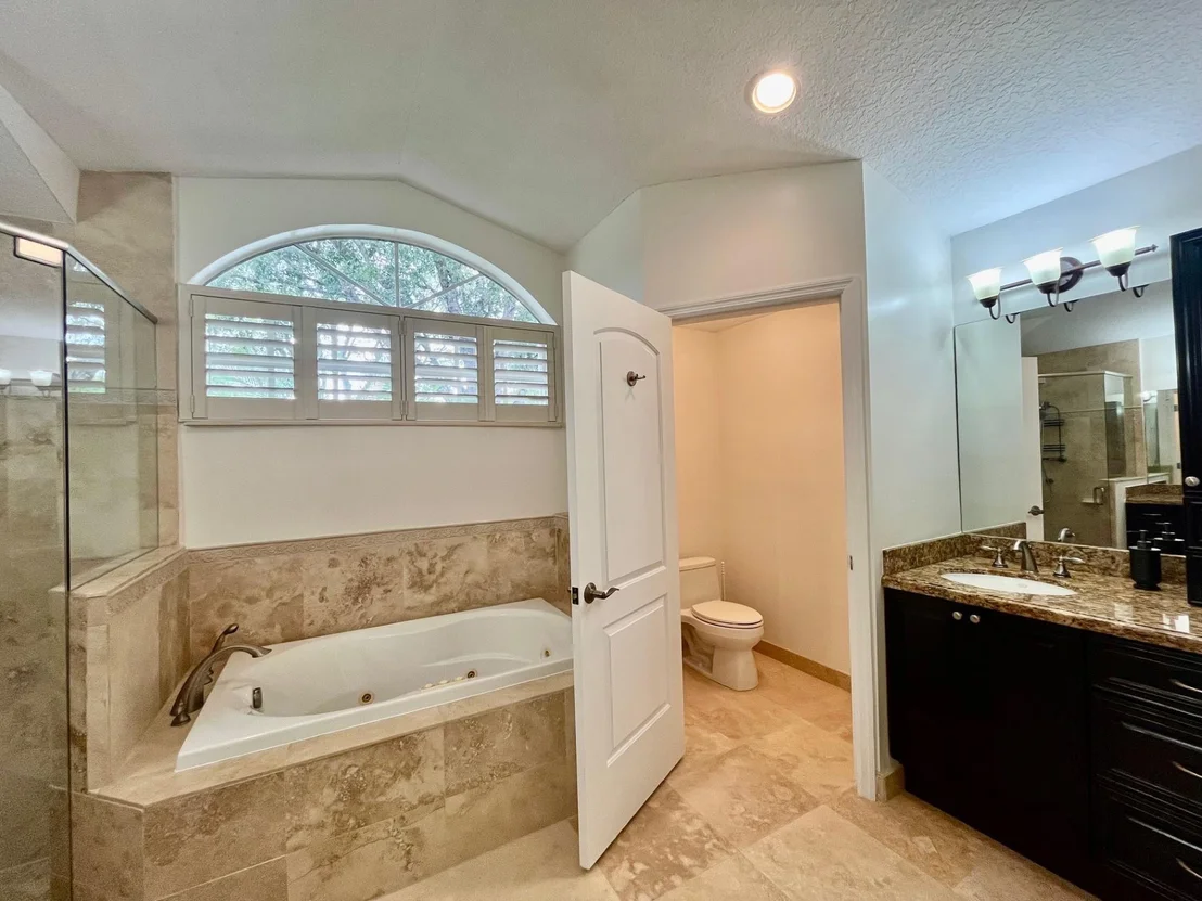 Photo of 1615 Lakeshore Circle