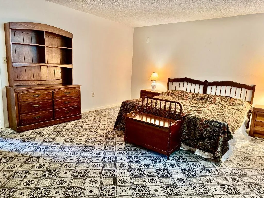 Photo of 1397 Lake Drive W