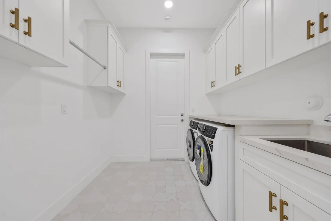 Photo of 737 Nighthawk Way