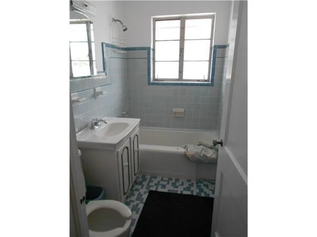 Photo of 1127 Colonial Road