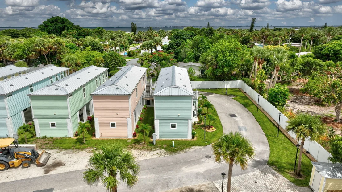 Photo of 300 NE Coastal Drive