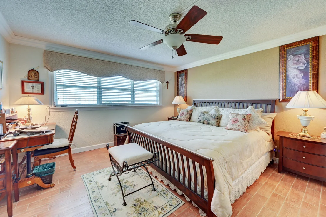 Photo of Unit 708 at 401 Briny Avenue