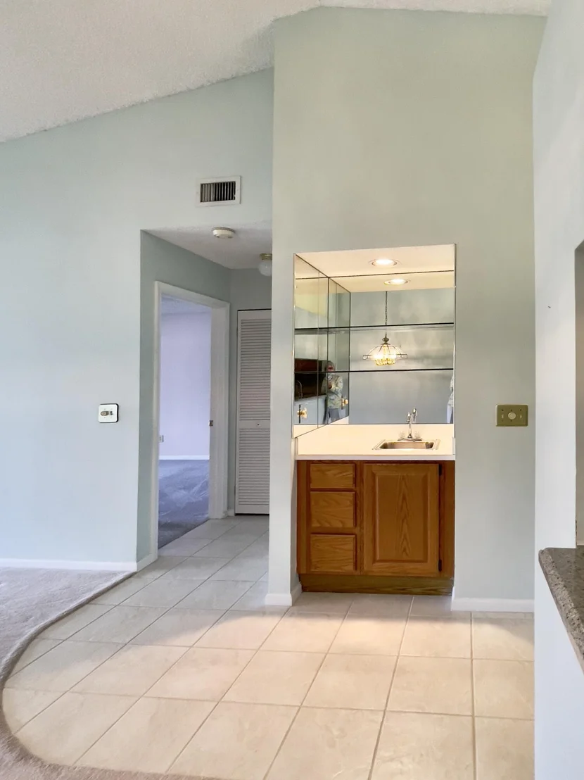Photo of Unit B at 1002 Keystone Drive
