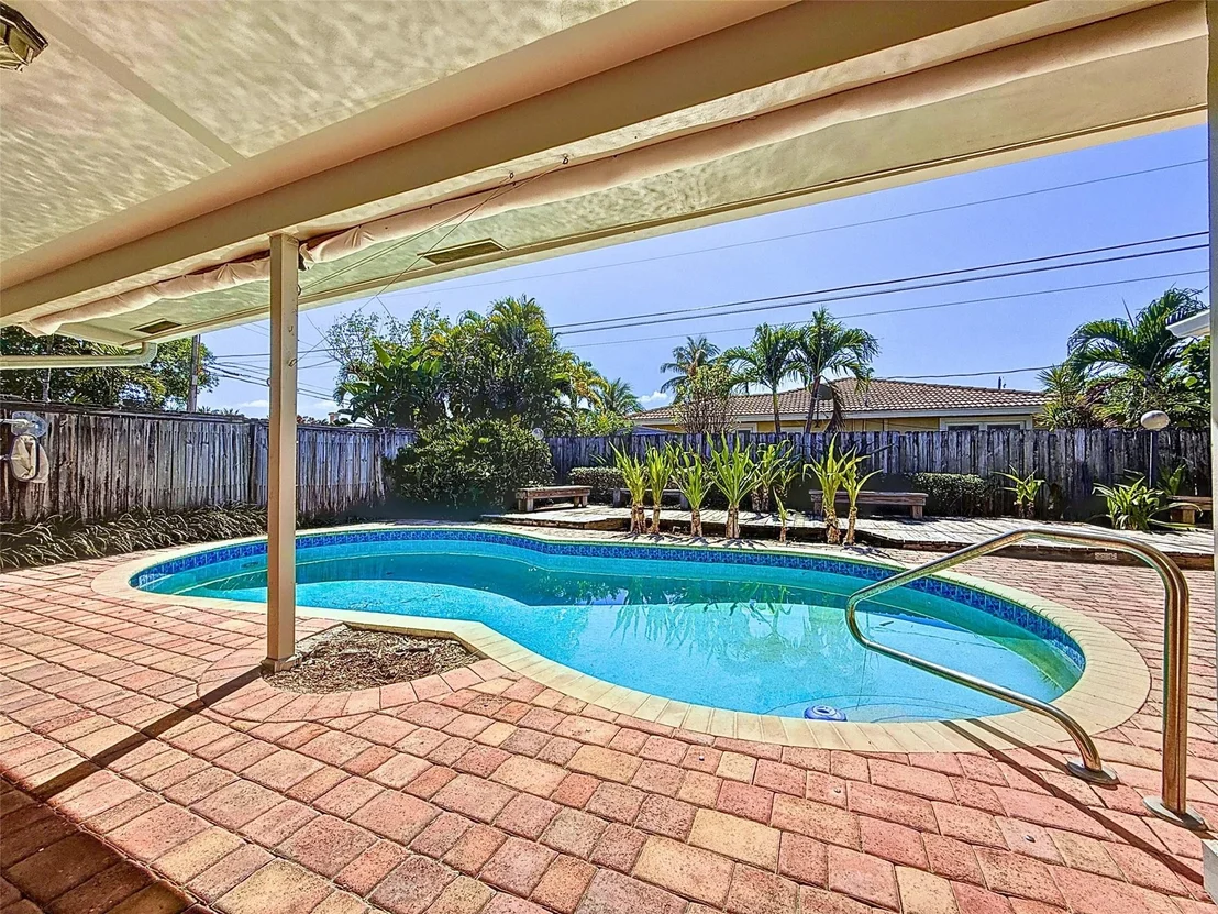 Photo of 2880 NE 45th Street