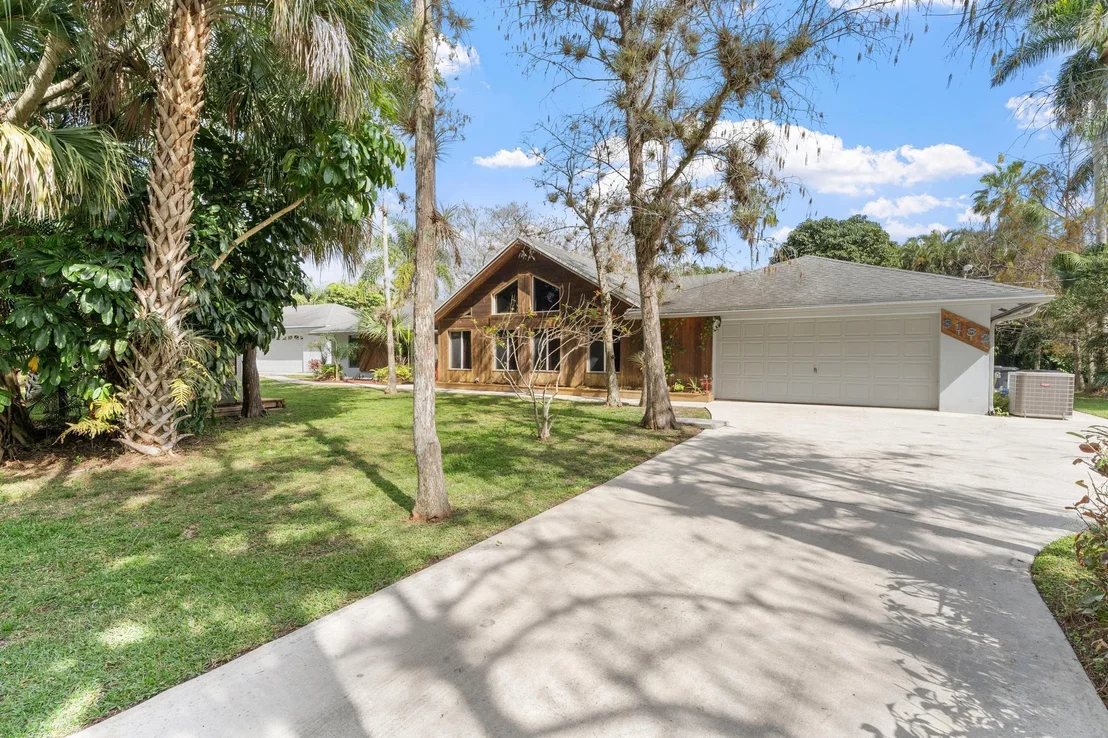 Photo of 3182 Custer Avenue