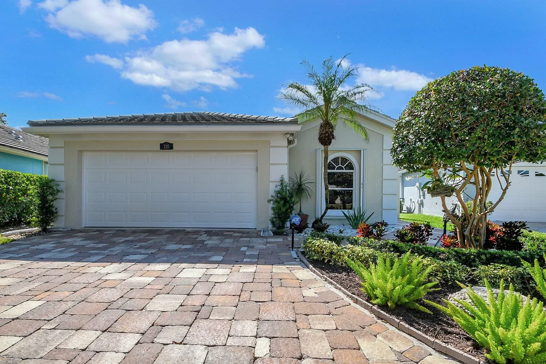 Photo of 120 Harbor Lake Circle