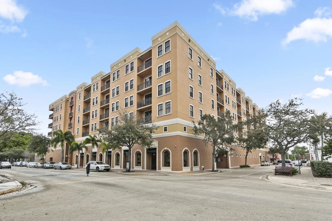 Photo of Unit 607 at 511 Lucerne Avenue