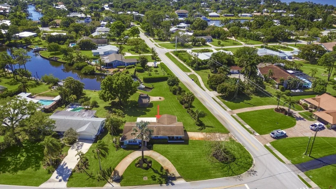 Photo of 1580 NW Lakeside Trail