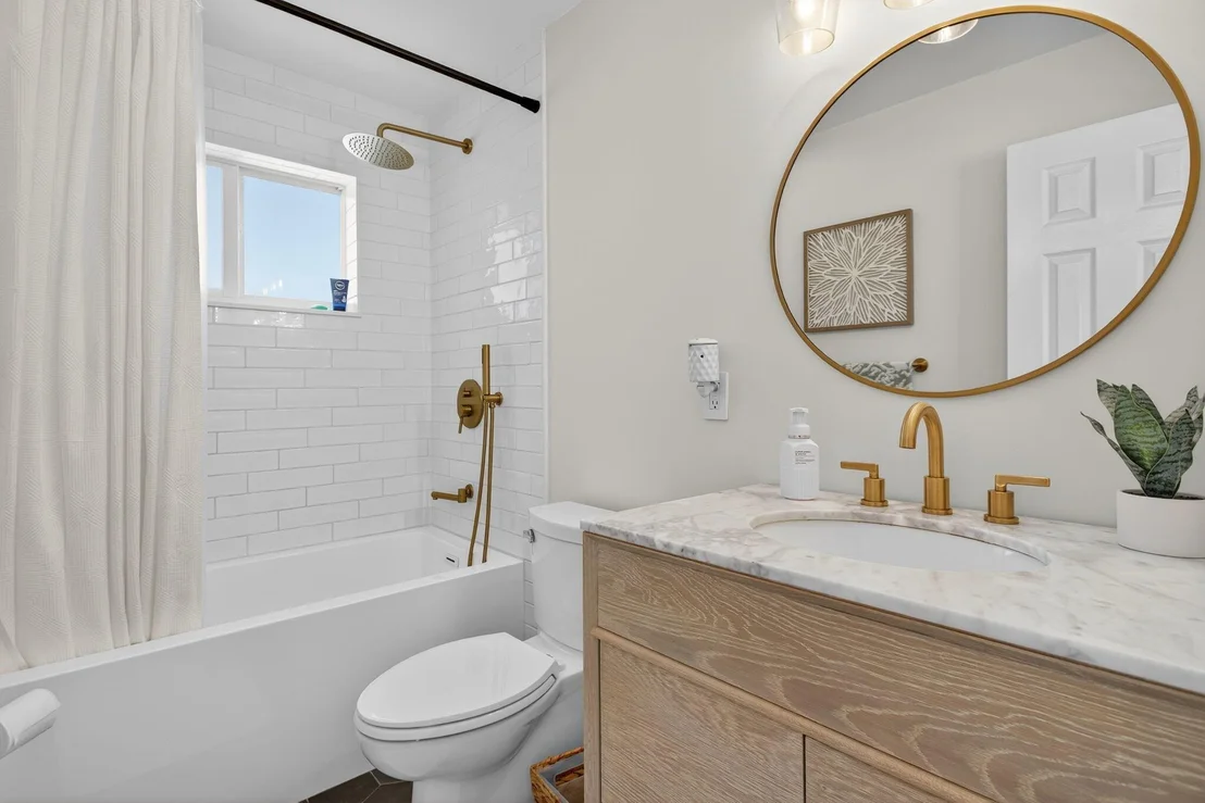 Photo of 1713 W River Drive