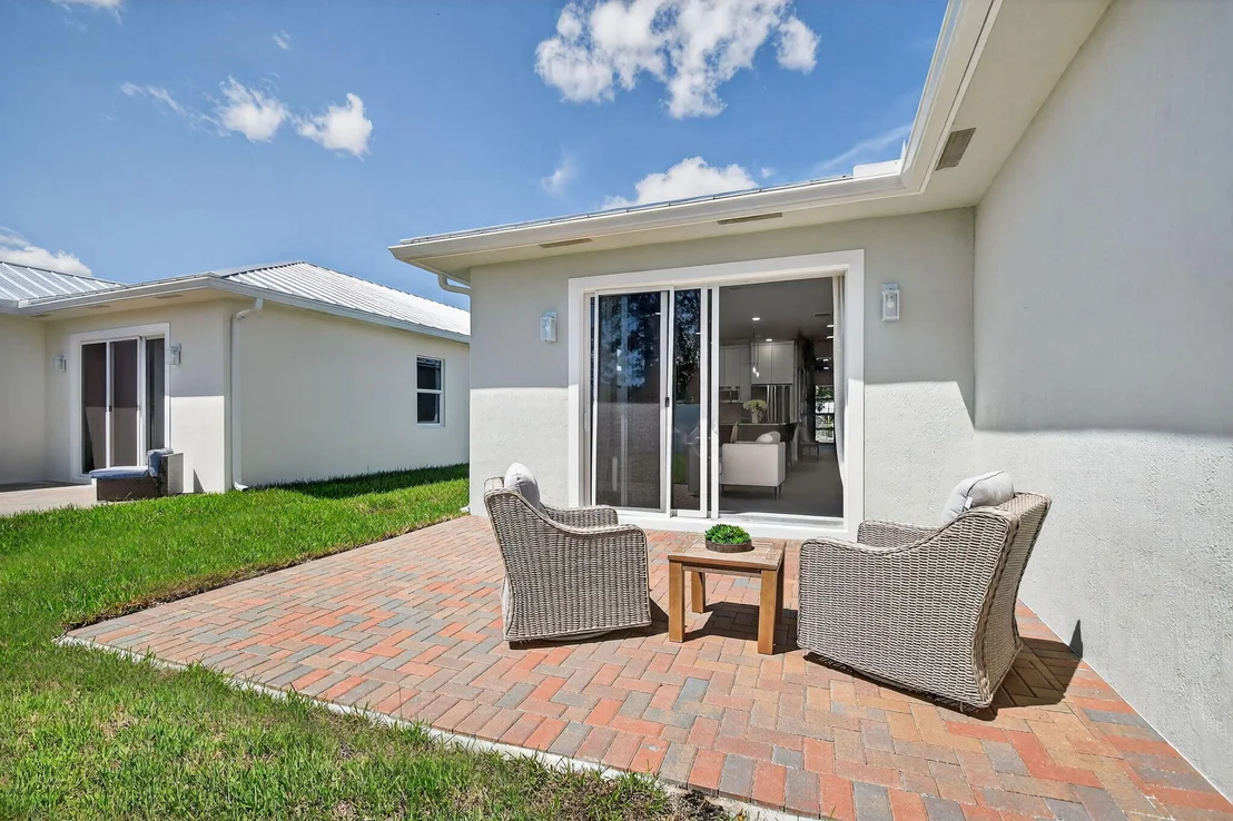 Photo of 611 N Loxahatchee Drive