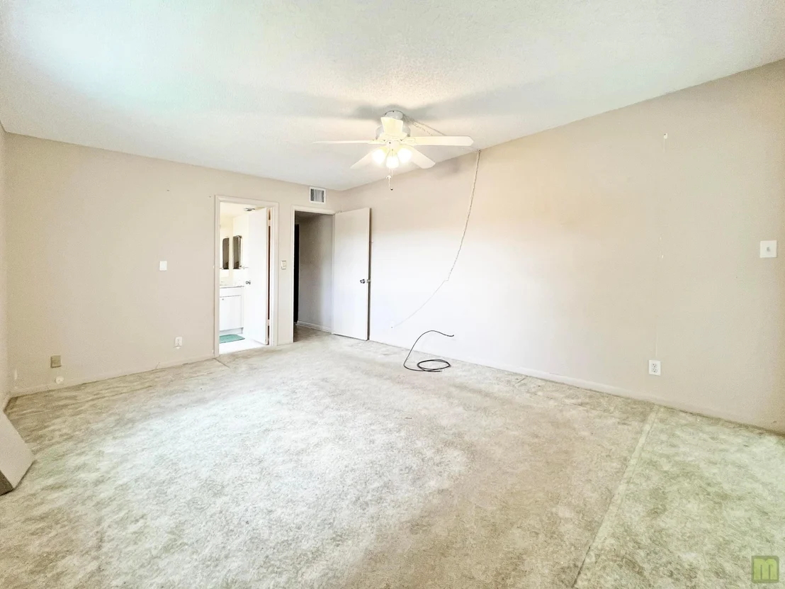 Photo of Unit M2 at 1901 Bermuda Circle