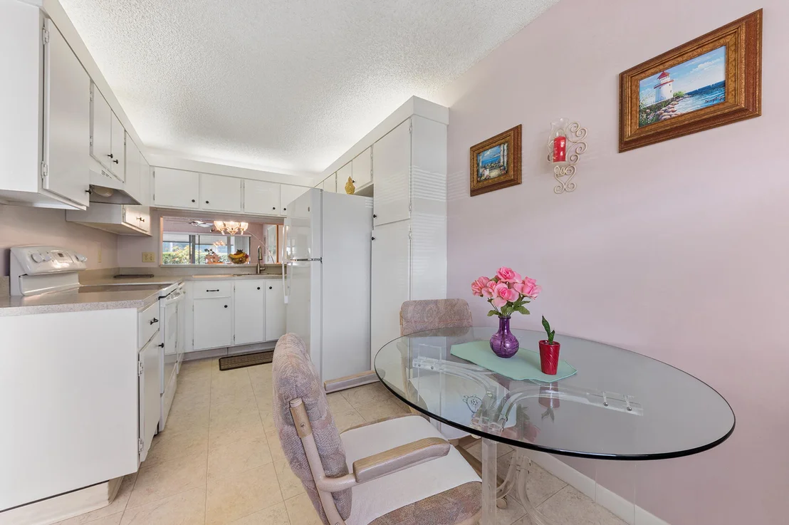 Photo of Unit A at 901 Pinecrest Circle
