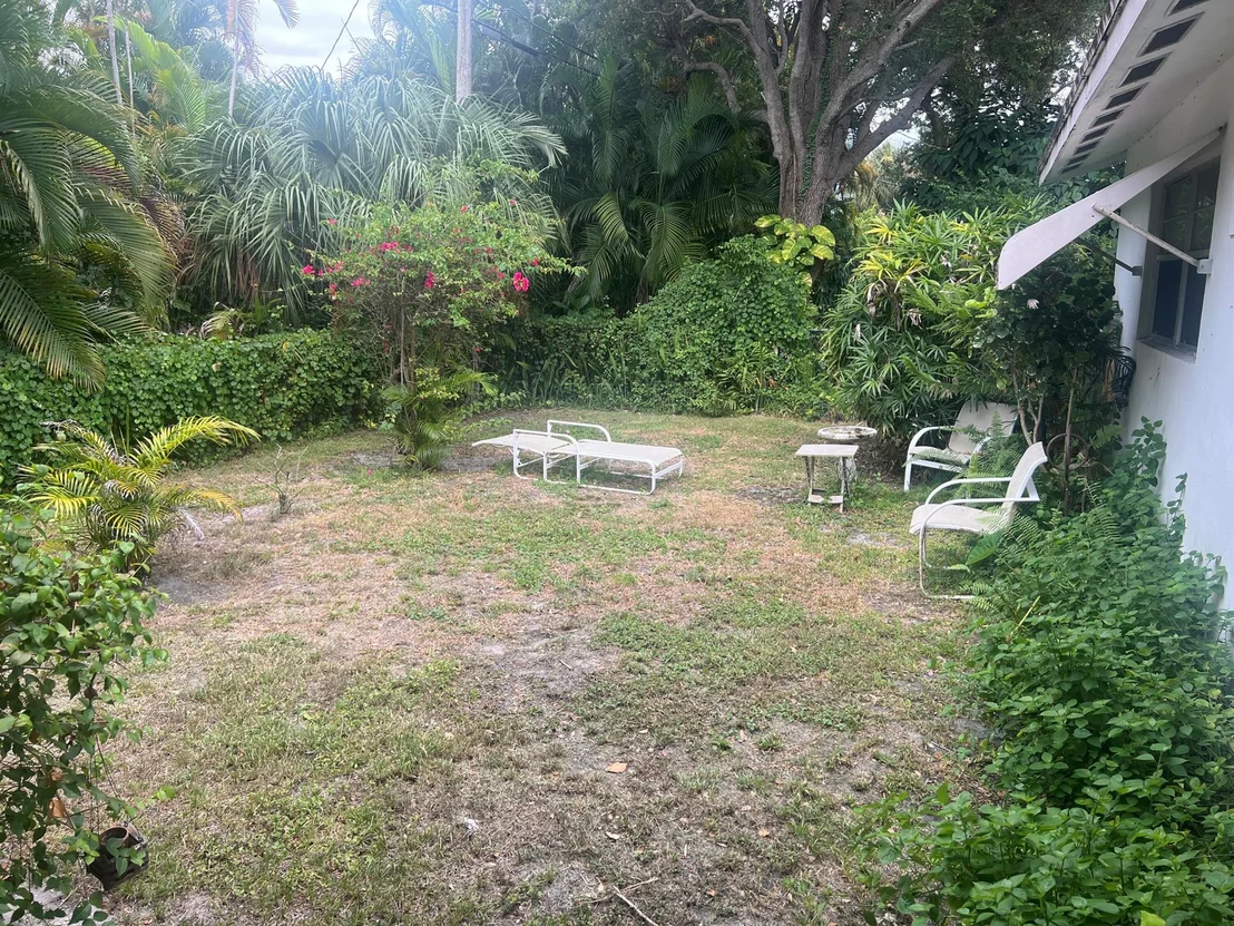 Photo of 229 W Riverside Drive