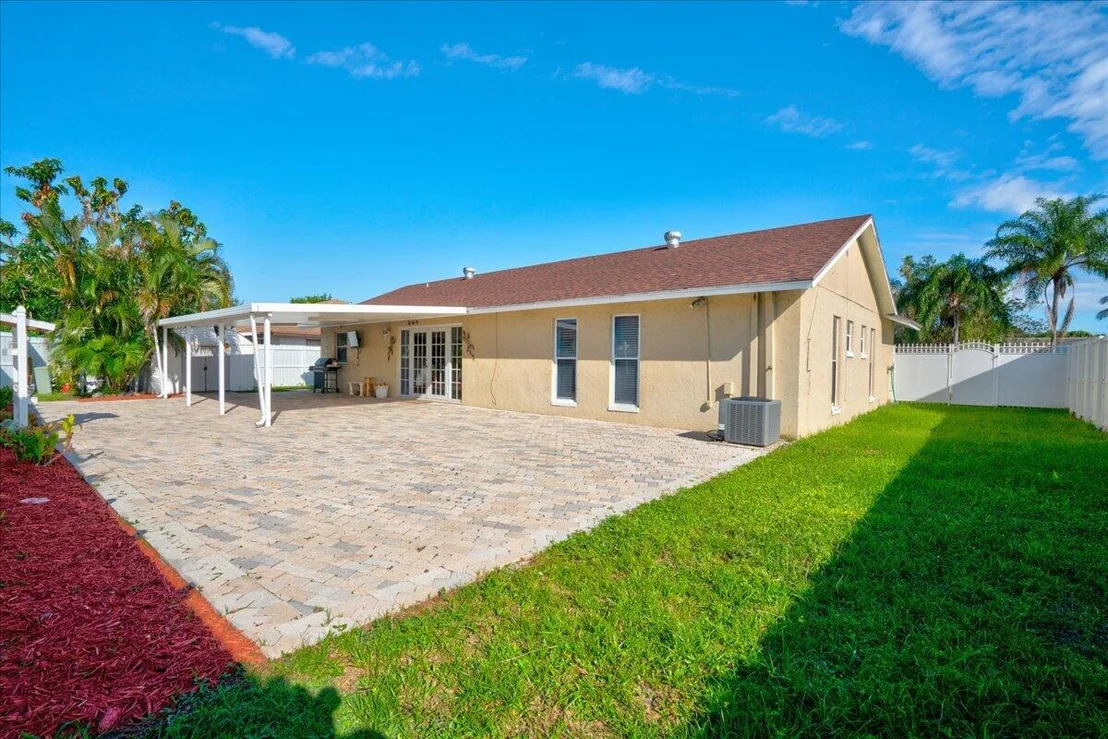 Photo of 4388 Mediterranean Road