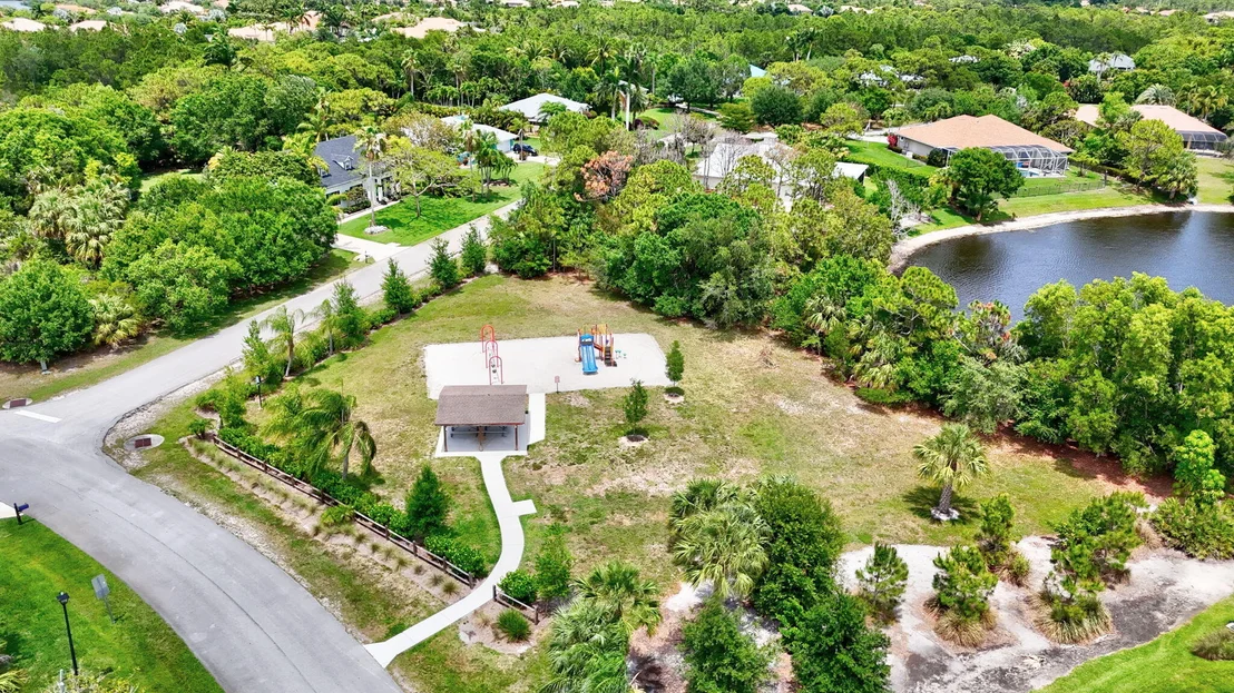 Photo of 895 SE Waterside Way