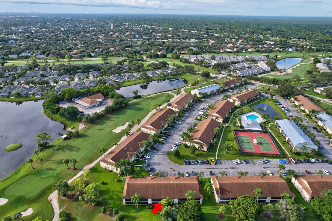 Photo of Unit E at 702 Pinecrest Circle