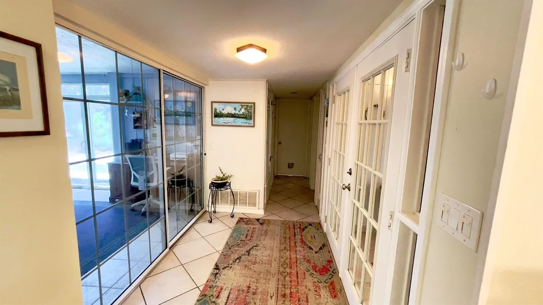 Photo of 886 Schumann Drive