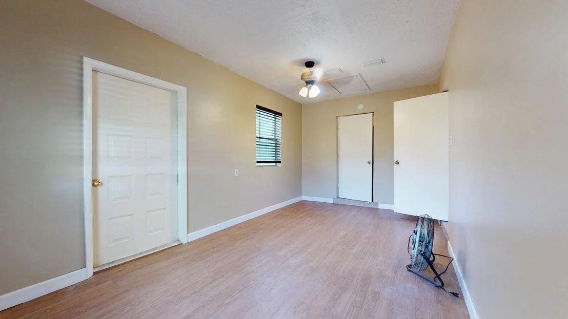 Photo of 3032 NW 35TH Avenue