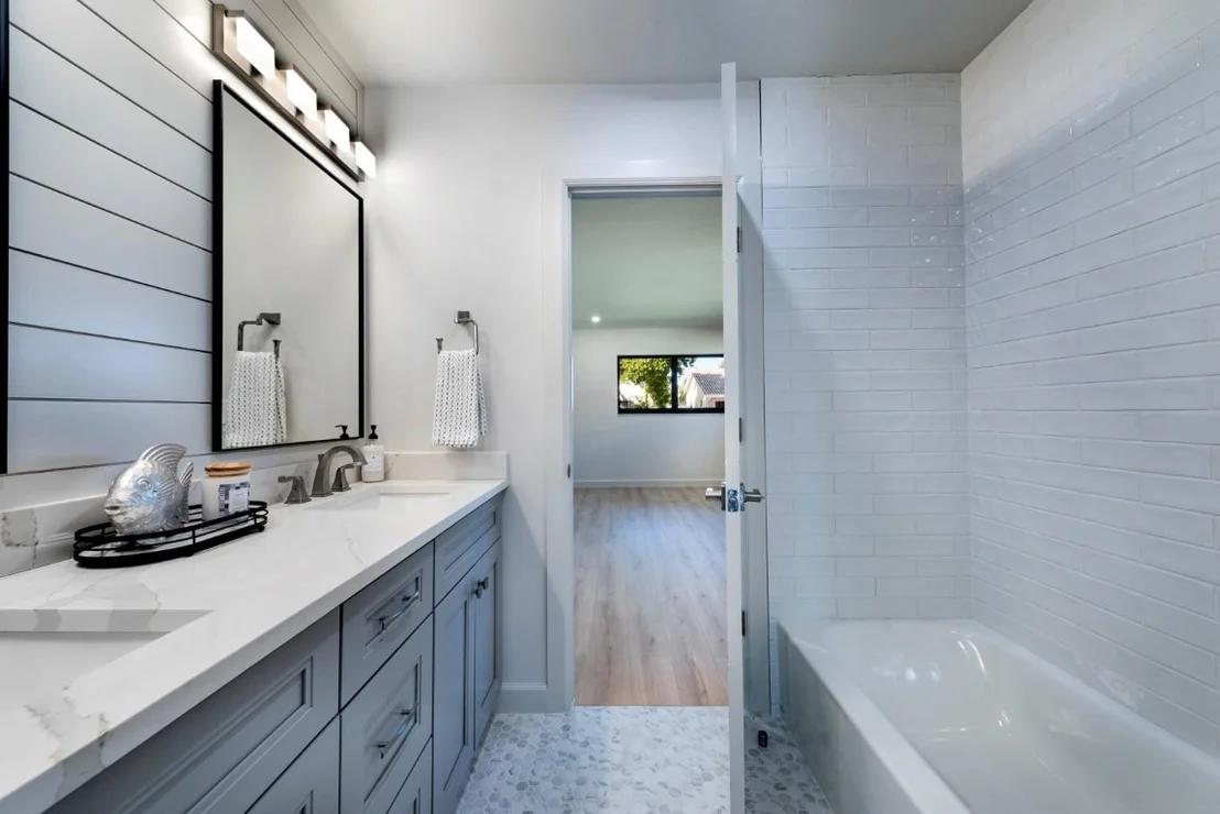 Photo of 2440 NE 46th Street