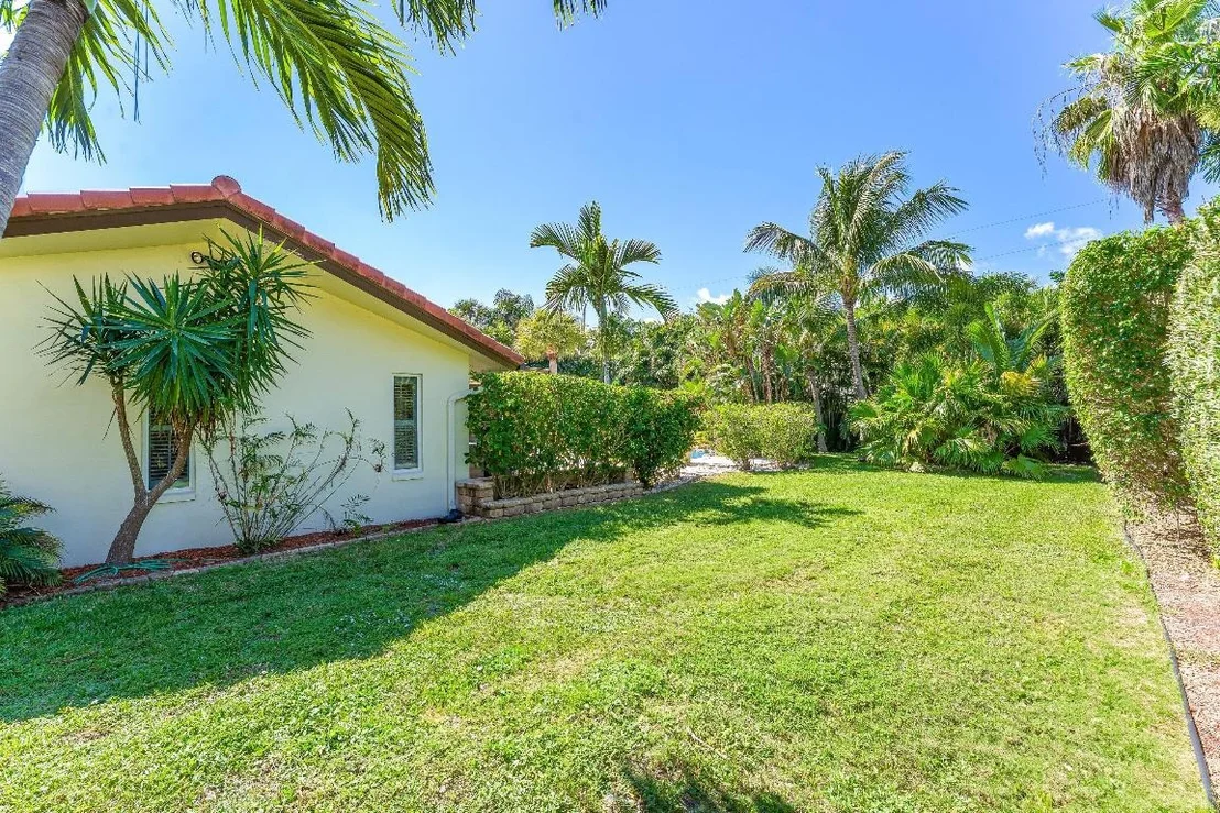 Photo of 2301 Banyan Road