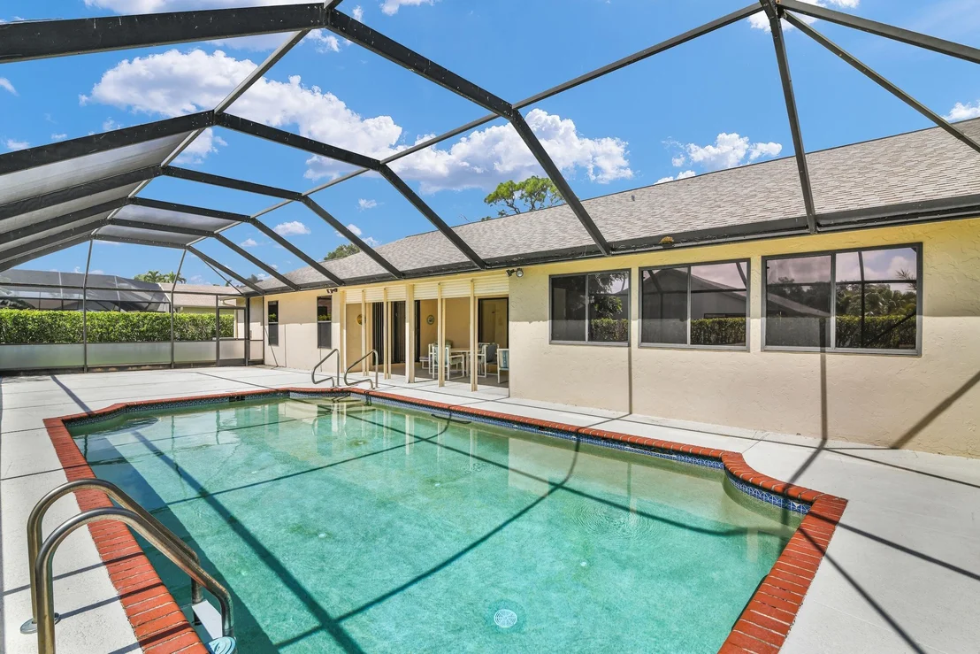 Photo of 2660 Riviera Drive