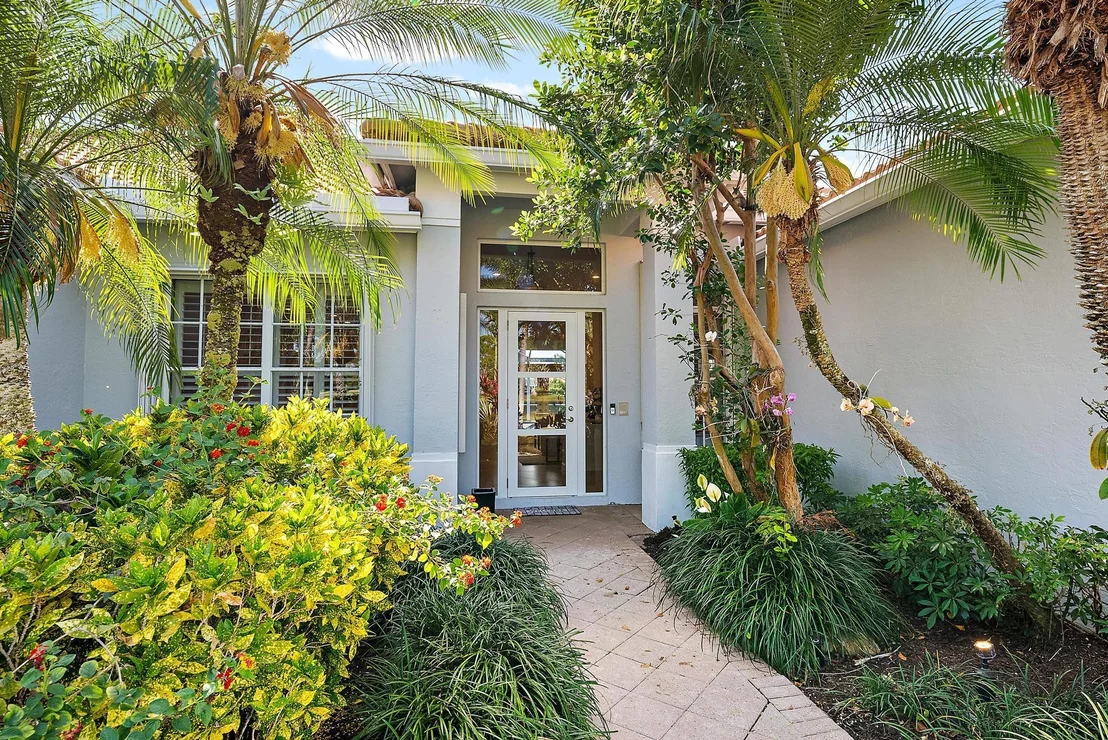 Photo of 8774 Lakes Boulevard