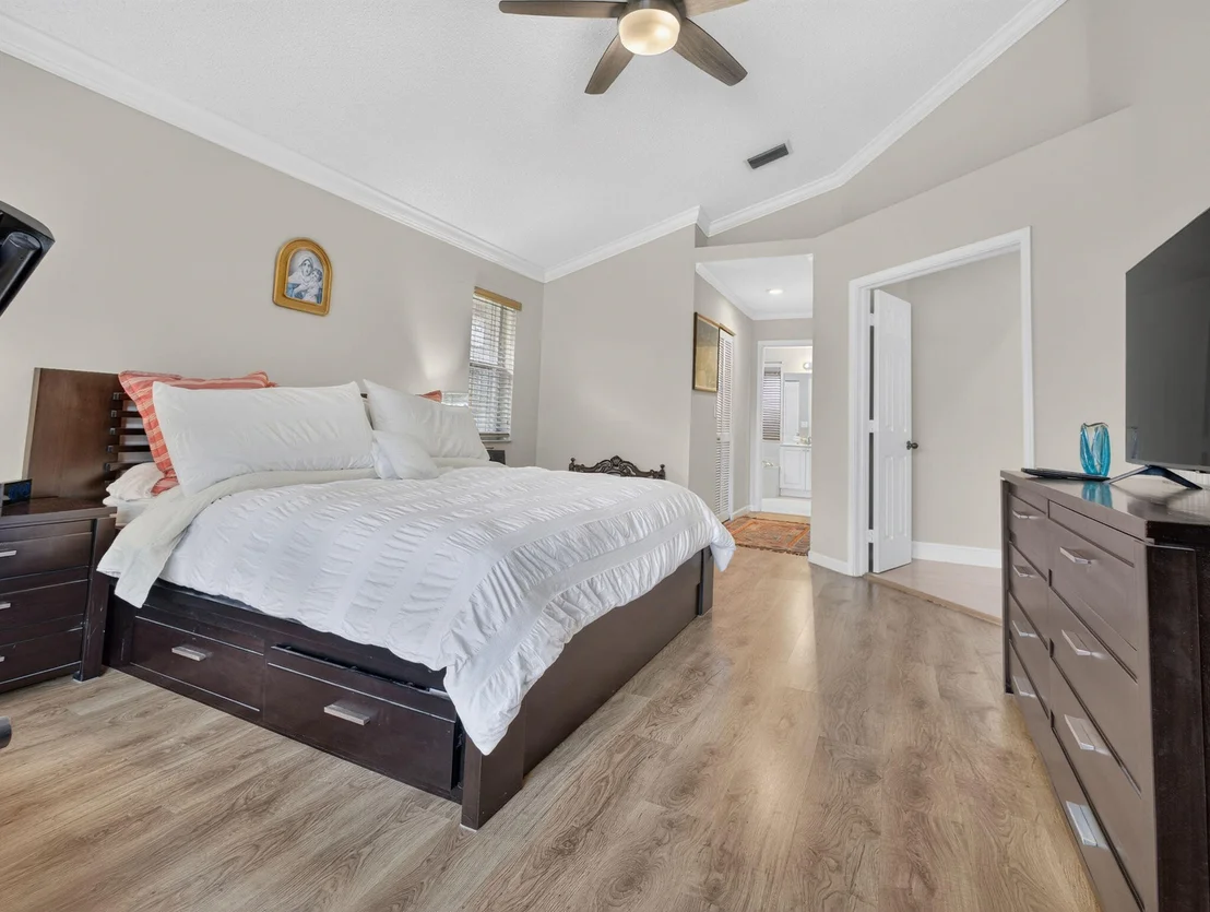 Photo of 832 WATERVIEW Drive