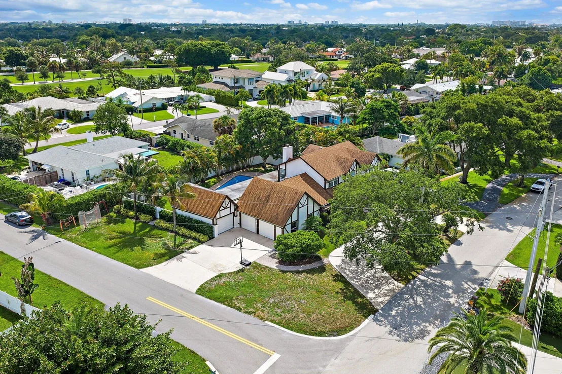 Photo of 88 River Drive