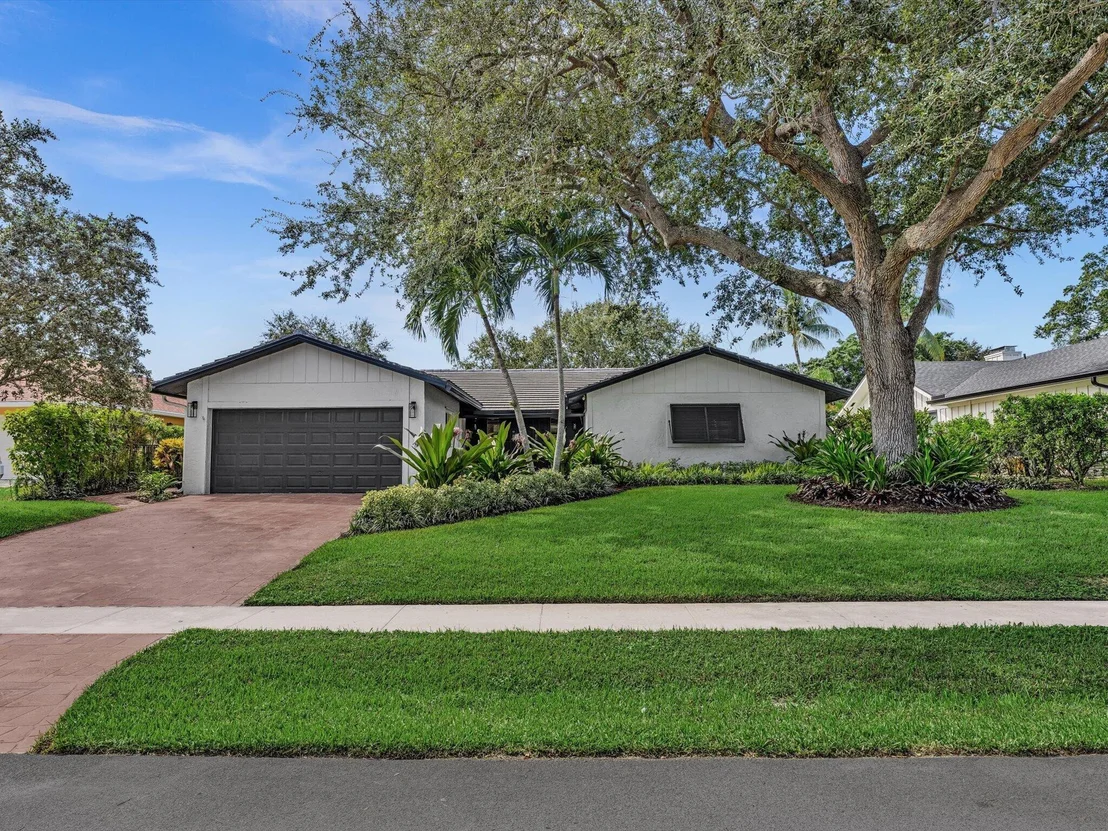 Photo of 3264 Lakeview Drive