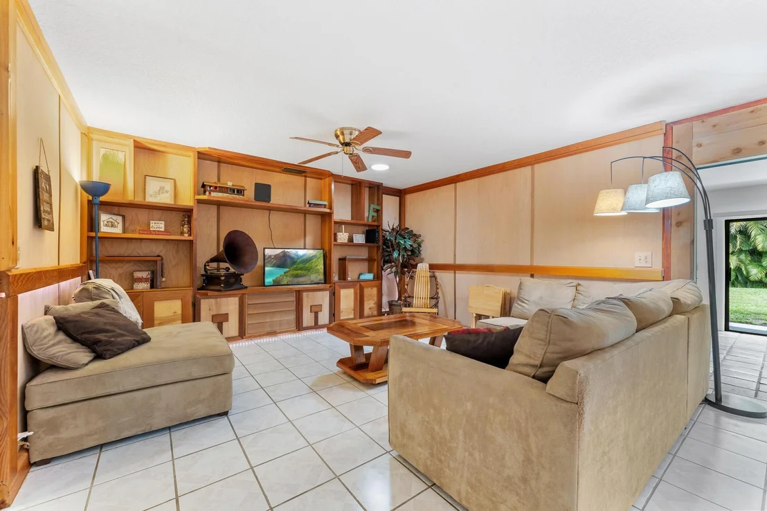 Photo of 3182 Custer Avenue