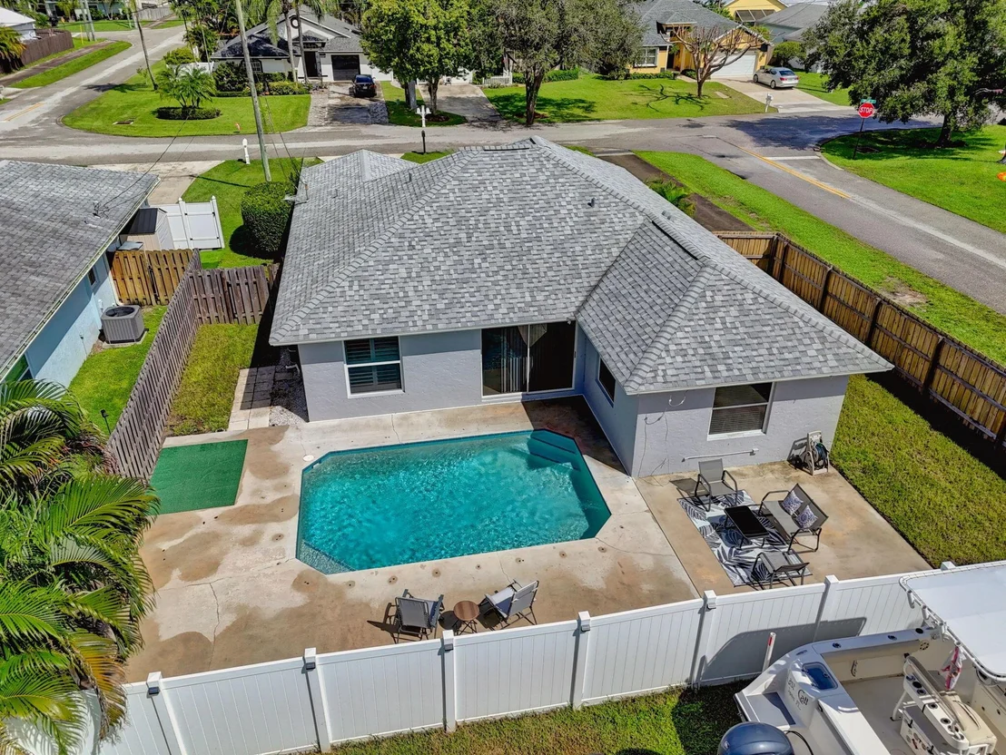Photo of 6394 Drake Street