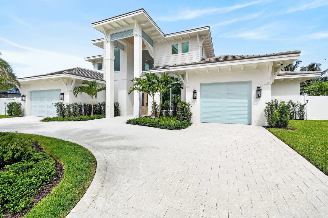 Photo of 192 RIVER Drive