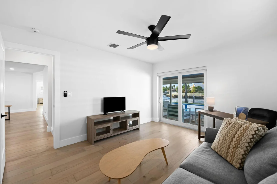 Photo of 751 SE 7th Avenue