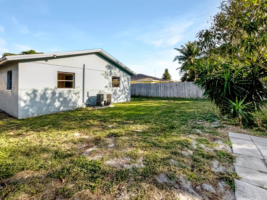 Photo of 631 Alpine Avenue