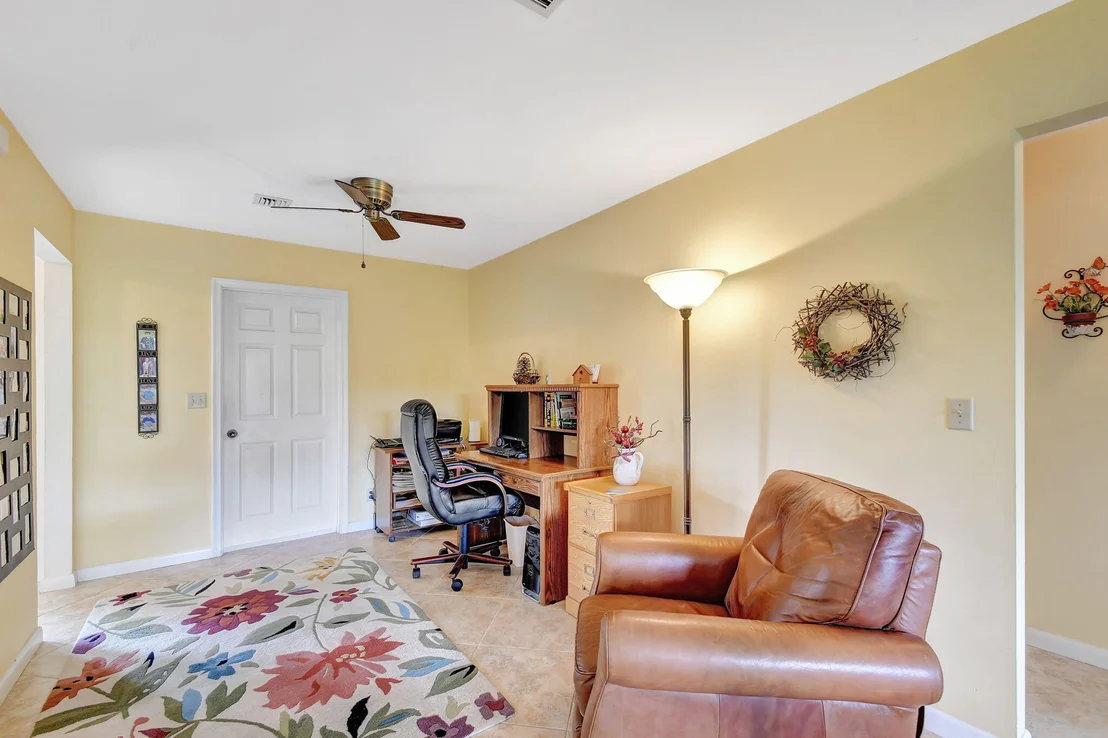 Photo of 8 W Cypress Road