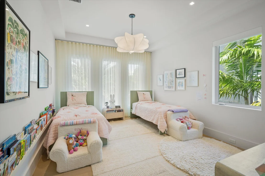 Photo of 745 Park Drive W