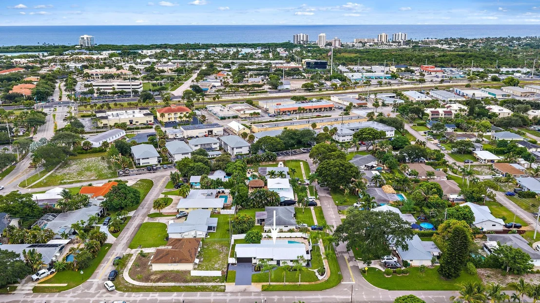 Photo of 360 Saturn Avenue