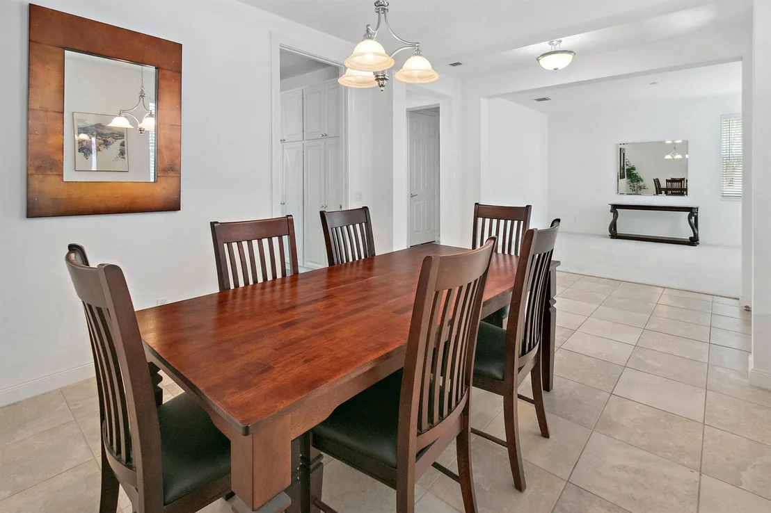 Photo of 2616 E Community Drive