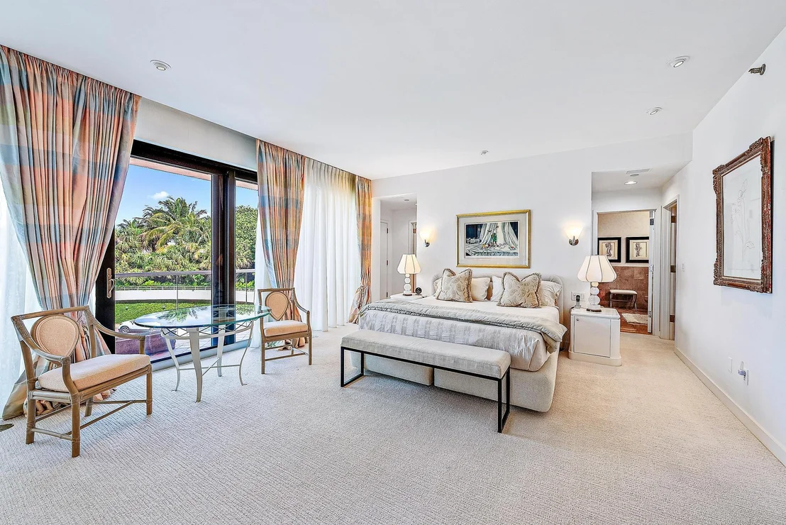 Photo of Unit N21 at 2 N Breakers Row