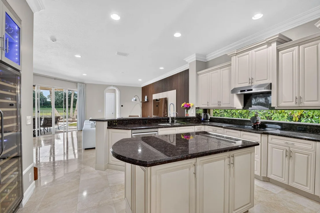 Photo of 718 Edgebrook Lane