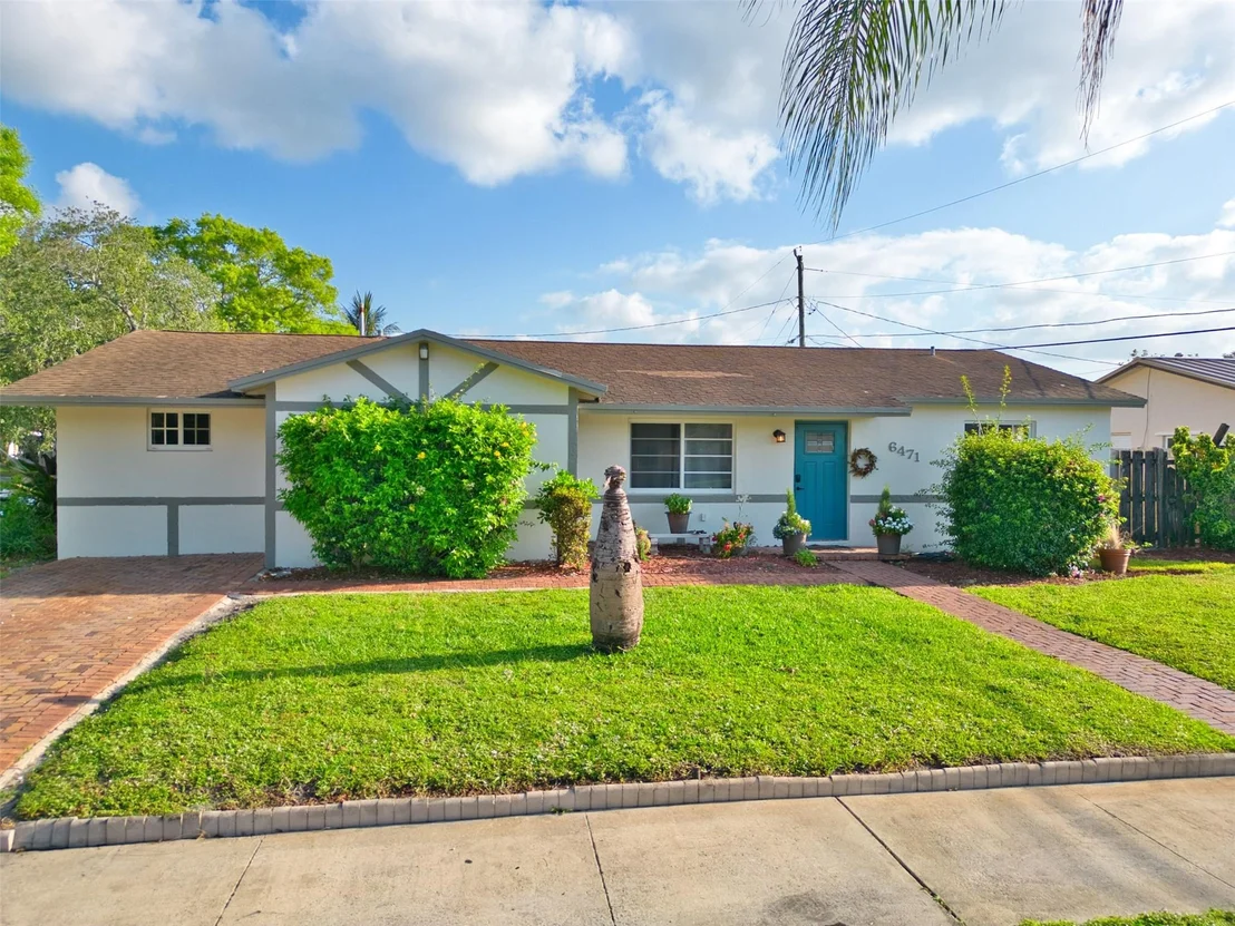 Photo of 6471 Pershing Street