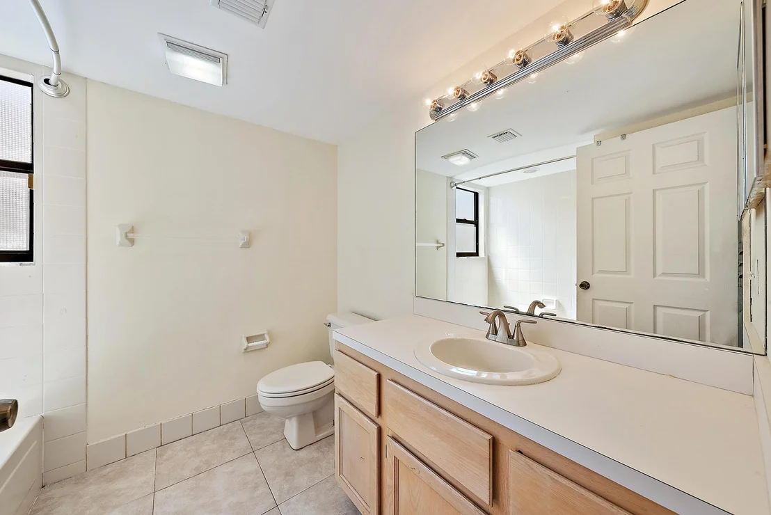 Photo of 6089 Adams Street