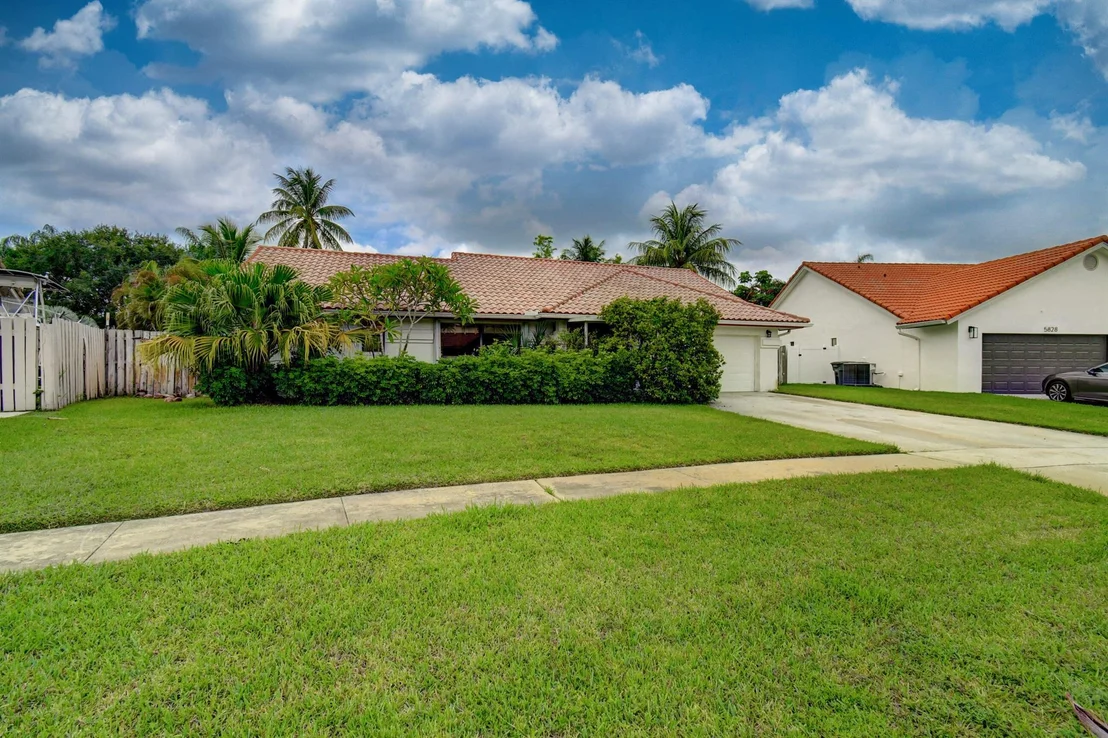 Photo of 5822 Sun Pointe Circle