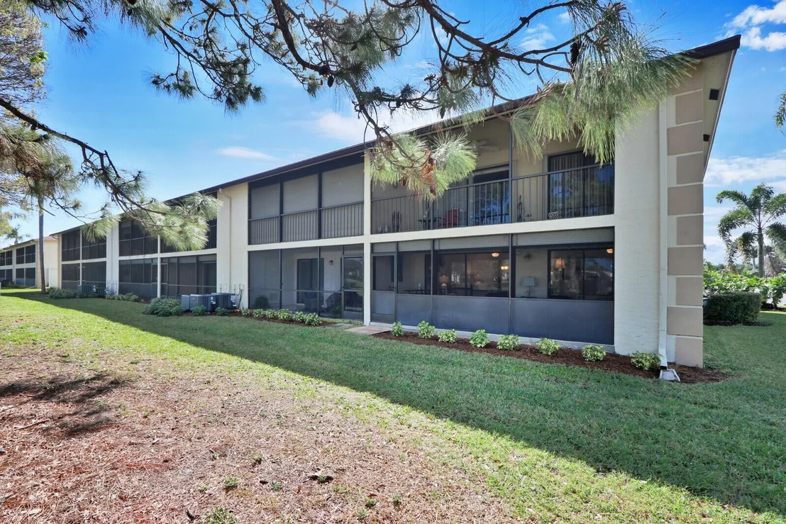 Photo of Unit A at 501 Pinecrest Circle