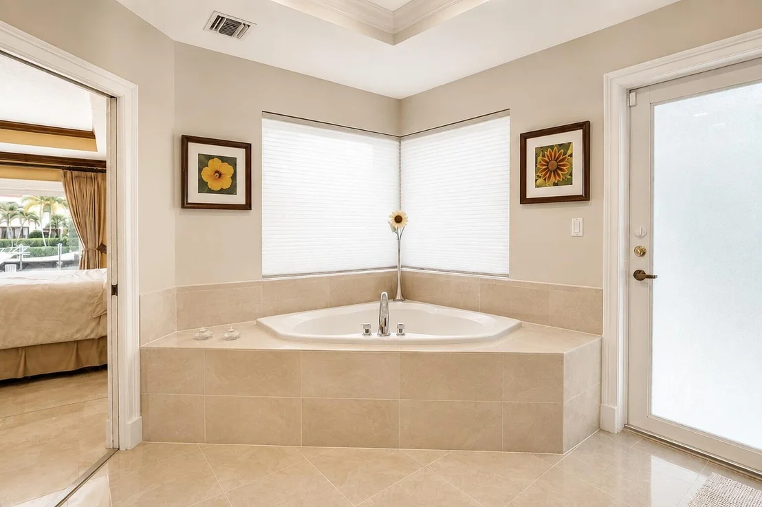 Photo of 2600 NE 33rd Street