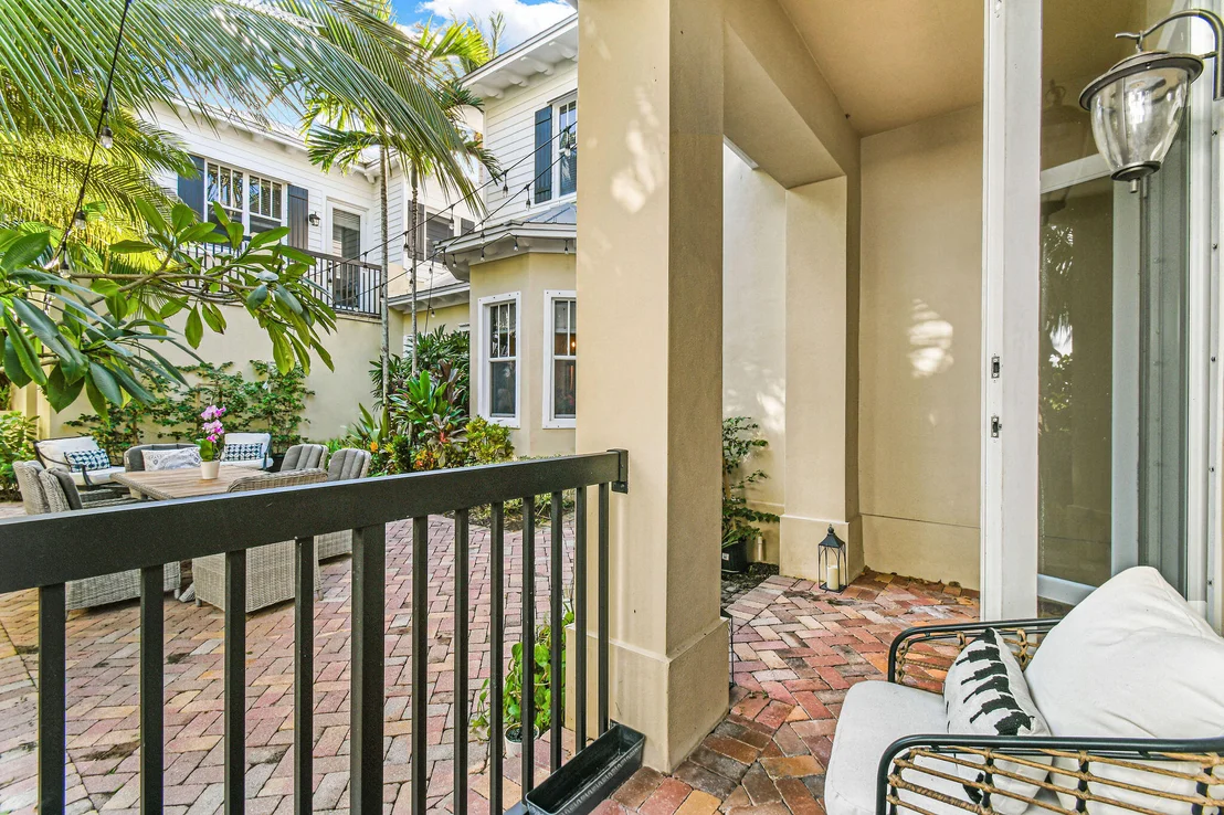 Photo of 256 W Bay Cedar Circle