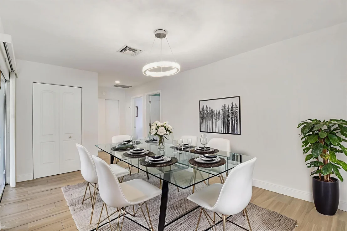 Photo of 612 Oak Ter Terrace