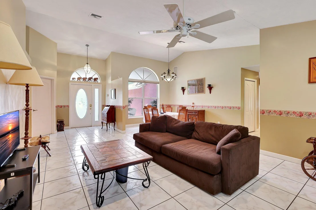 Photo of 1624 SW Gregor Way Way